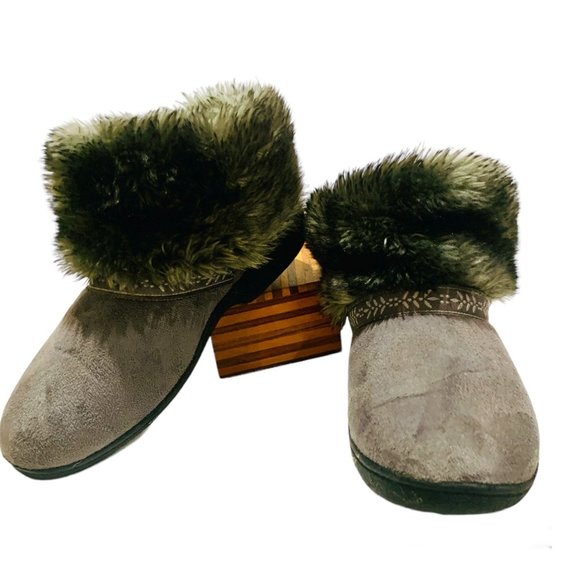 Isotoner Faux Fur Trimmed Micro-Suede Bootie Slippers Rubber Soles Gray Size 8.5 - Picture 1 of 11